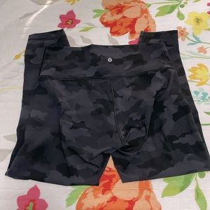 Lululemon size 12 cropped Grey Camo leggings